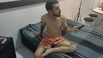 Vivi chegou cansada e eu como ótimo maridão acabei chupando ela