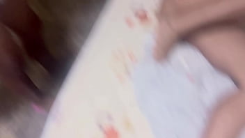 Nossa amigo não quis emprestar sua namorada gostosa e a outra menina parece mulher elástico olha o que ela faz