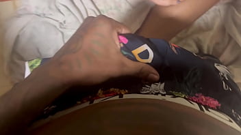 Nossa amigo não quis emprestar sua namorada gostosa e a outra menina parece mulher elástico olha o que ela faz