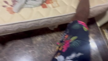 Nossa amigo não quis emprestar sua namorada gostosa e a outra menina parece mulher elástico olha o que ela faz