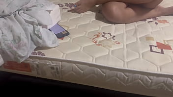 Nossa amigo não quis emprestar sua namorada gostosa e a outra menina parece mulher elástico olha o que ela faz