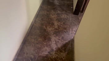 Nossa amigo não quis emprestar sua namorada gostosa e a outra menina parece mulher elástico olha o que ela faz