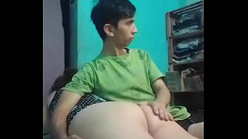Le toco el culo suavemente