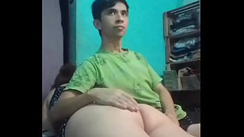 Le toco el culo suavemente