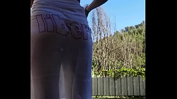 Celui ou celle qui me fera le plus gros tips recevra une vidéo sexy mais plus