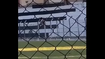 Safada sentando na piroca ao ar livre