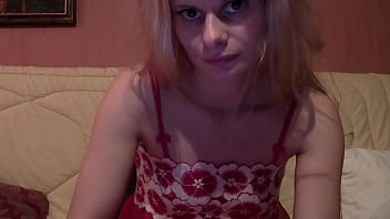 Suzy blonde amateur milf flashes tits & shakes ass on webcam