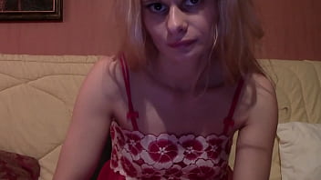 Suzy blonde amateur milf flashes tits & shakes ass on webcam