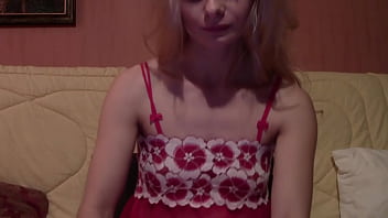 Suzy blonde amateur milf flashes tits & shakes ass on webcam