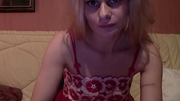 Suzy blonde amateur milf flashes tits & shakes ass on webcam