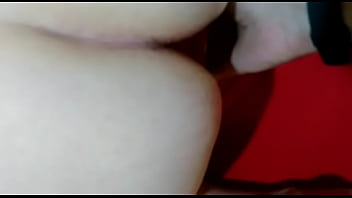 Minha noiva gozando com o plug no rabinho