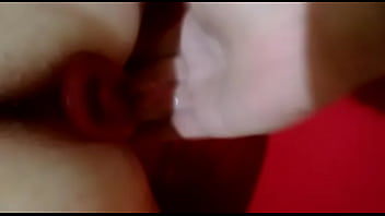 Minha noiva gozando com o plug no rabinho