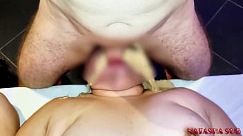 Oral com garganta profunda e depois enfiou no rabo da gordinha no pelo