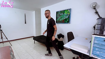 Me follo a mi costurero porque no tengo como pagarle la lenceria