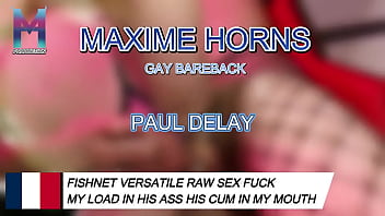 Je suis en résille il porte un string fendu m’attache me chauffe puis s’empale sur ma bite avec envieet mo