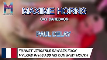 Je suis en résille il porte un string fendu m’attache me chauffe puis s’empale sur ma bite avec envieet mo