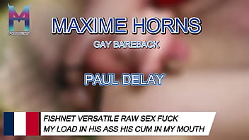 Je suis en résille il porte un string fendu m’attache me chauffe puis s’empale sur ma bite avec envieet mo