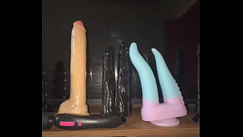 Hecho en casa increíble orgasmo de esta loba anal intenso con grandes dildos y doble penetración sexy chica amateur se disfraza de loba para abrir su pequeño culo