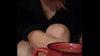 Bonjour mes coquins je vous offre un café en vous souhaitant une excellente