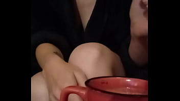 Bonjour mes coquins je vous offre un café en vous souhaitant une excellente