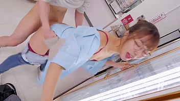 パート3 今日も今日とて店長に怒られる人妻パートさん&hellip;ついに店長からクビ宣告が！ もう後がない&hellip;そんなある日、バイト先で大量誤発注のトラブル発生！しかも中身はコンドーム！？