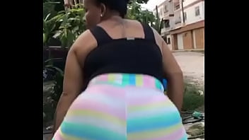 Quenga de favela com seu cuzão