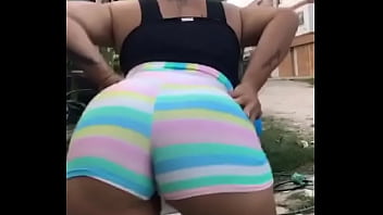 Quenga de favela com seu cuzão