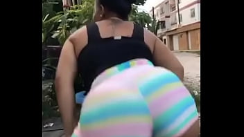 Quenga de favela com seu cuzão