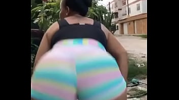 Quenga de favela com seu cuzão