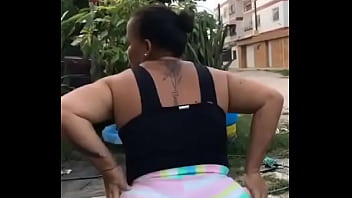 Quenga de favela com seu cuzão