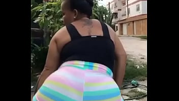 Quenga de favela com seu cuzão