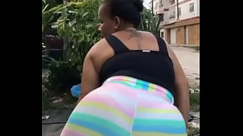 Quenga de favela com seu cuzão