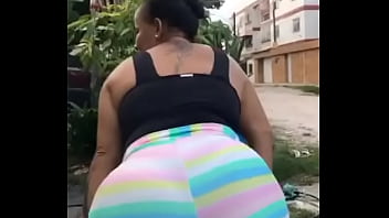 Quenga de favela com seu cuzão