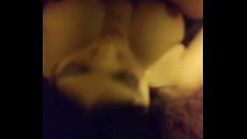 Preciosa latina mamando verga