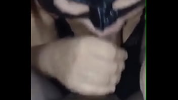 Falei pro meu corno como levei leitada do personal no vestiário e ele goza ouvindo