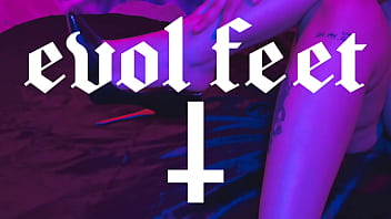 Paola loves to suck her toes