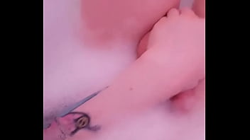 Join me in my bath i'll help wash you ;