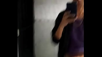 Chaqueta En Baño Publico thumbnail