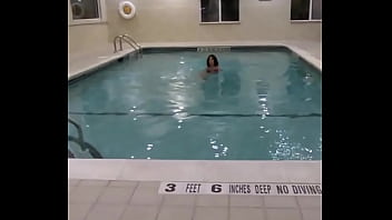 Hanging out with #annacummings and her hubby tom at the hotel swimming pool