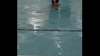 Hanging out with #annacummings and her hubby tom at the hotel swimming pool