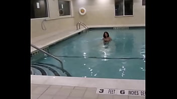 Hanging out with #annacummings and her hubby tom at the hotel swimming pool