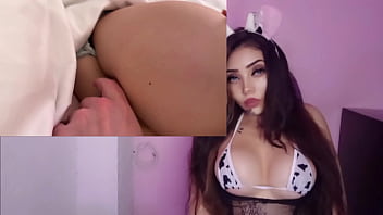 Convence a su inocente hermanastra de coger a escondidas