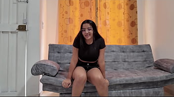 Mi nueva vecina me da la bienvenida al vecindario