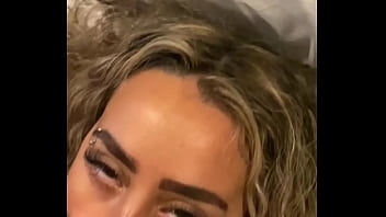 Comi essa enfermeira novinha e arrombei gostoso todos buracos dela