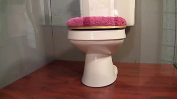 Emy reyes loves sucking cock in the bathroom