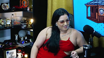 A bbw pri melancia jogou seu rabão de quatro na mesa do podcast é gigante o ruan ficou sem palavras e com tesão podcast pápum no barraco