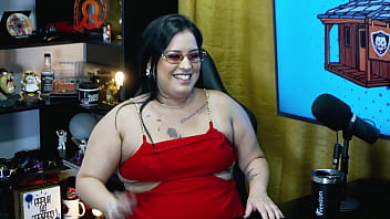 A bbw pri melancia jogou seu rabão de quatro na mesa do podcast é gigante o ruan ficou sem palavras e com tesão podcast pápum no barraco