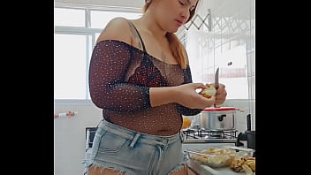 Fazendo live com um shorts socado no cu