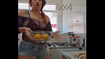 Fazendo live com um shorts socado no cu