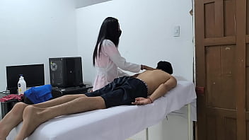 "masaje mulata de 20 años con nalgas perfectas seduce en la sala de masajes"